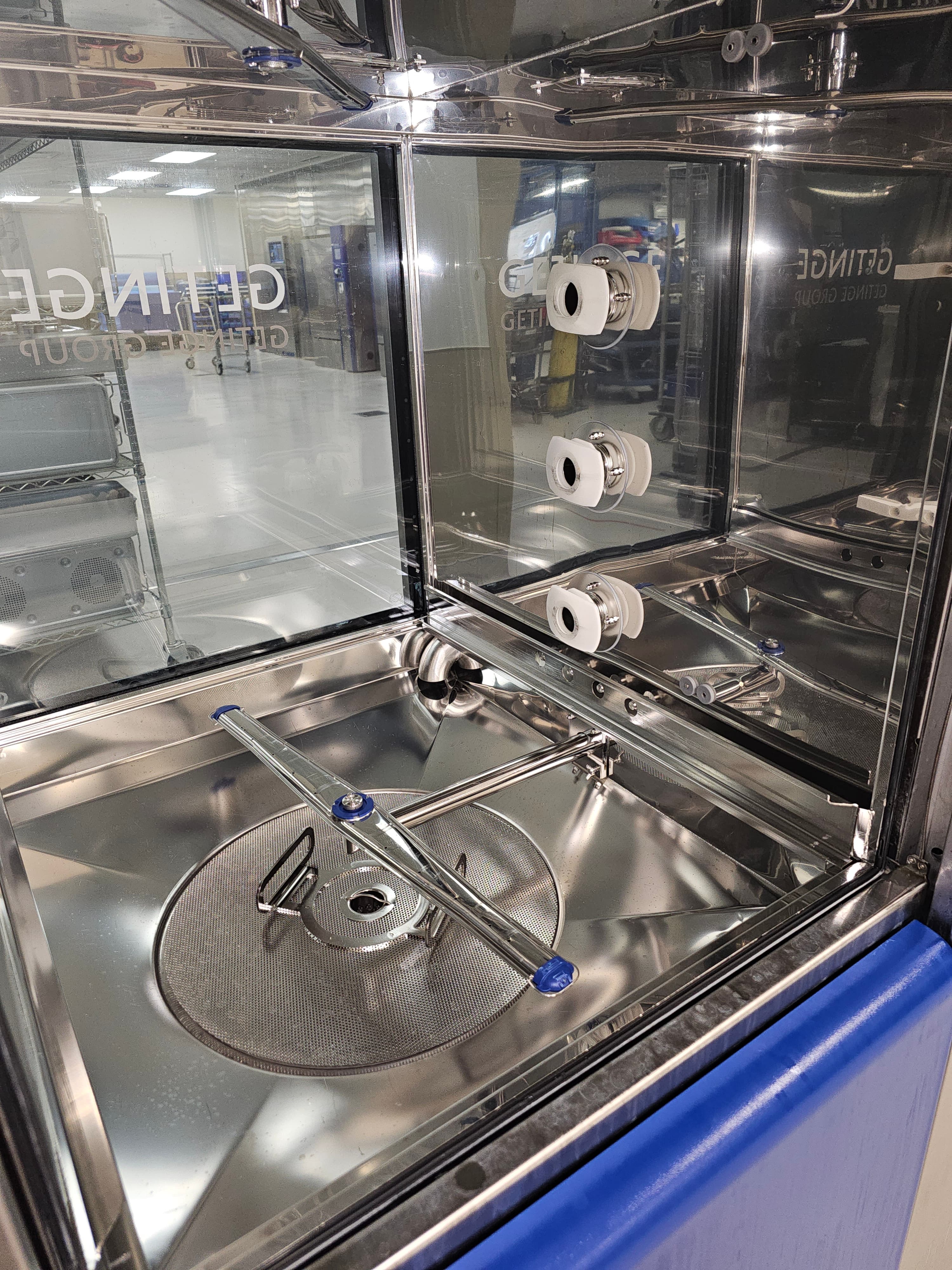 Getinge 88T chamber descaling in progress — stage 2