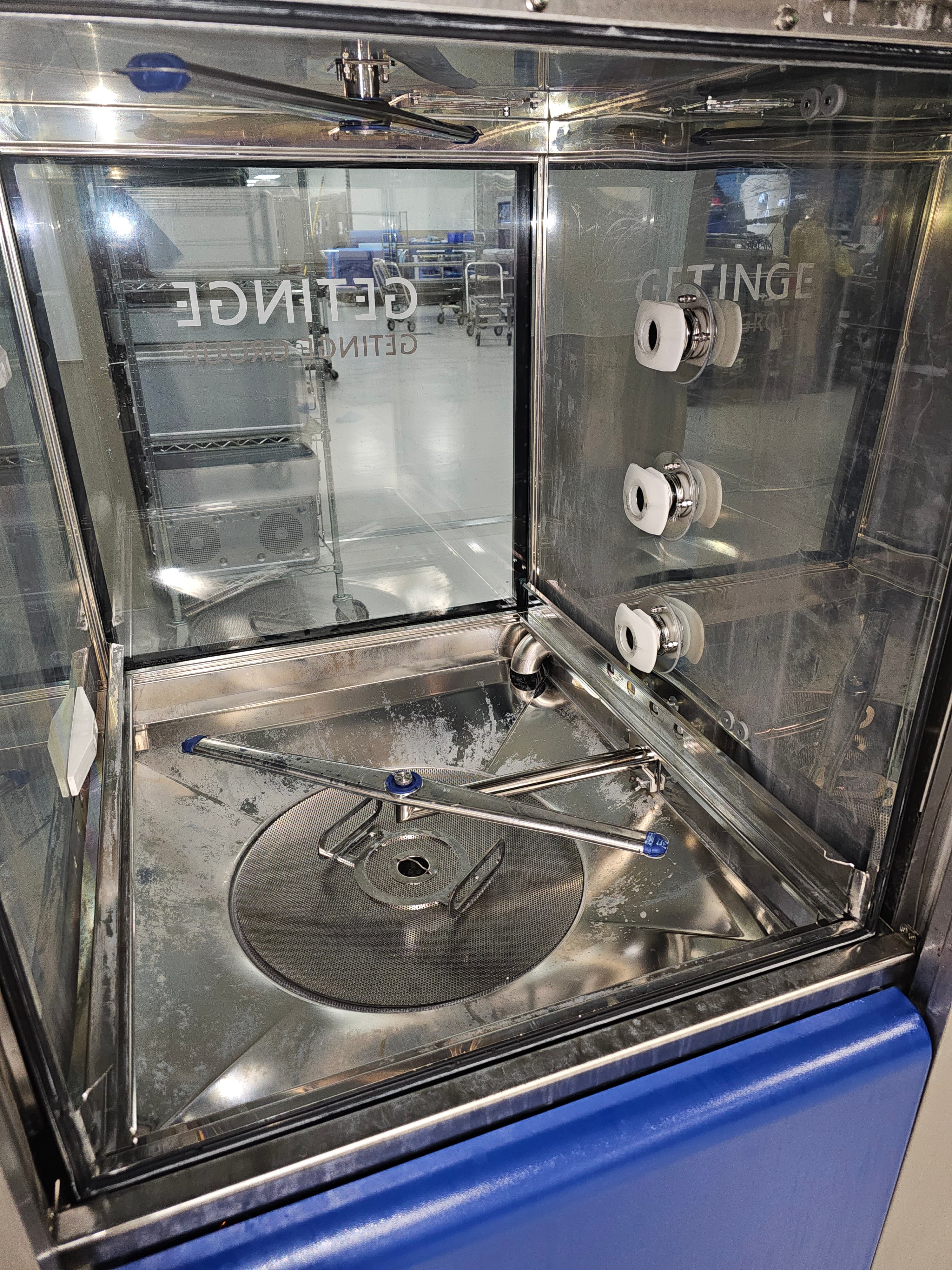Getinge 88T chamber descaling in progress — stage 3